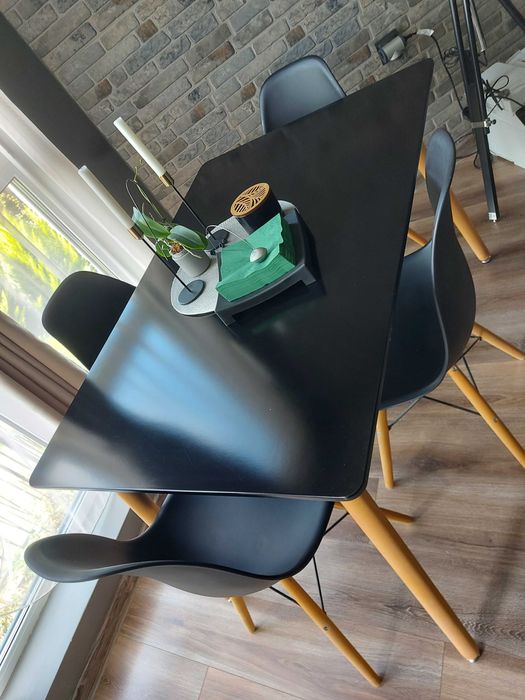 Комплект маса с 4 бр. столове