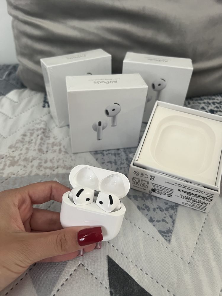 Продавам слушалки Apple AirPods 4 ANC