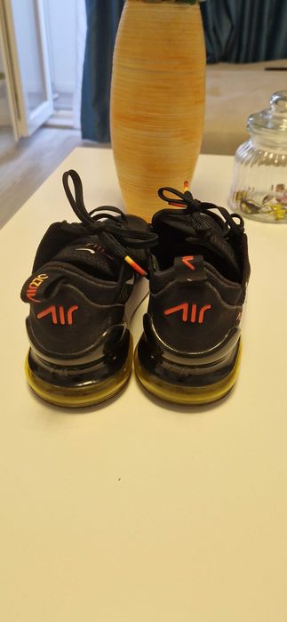 Adidasi Nike 270