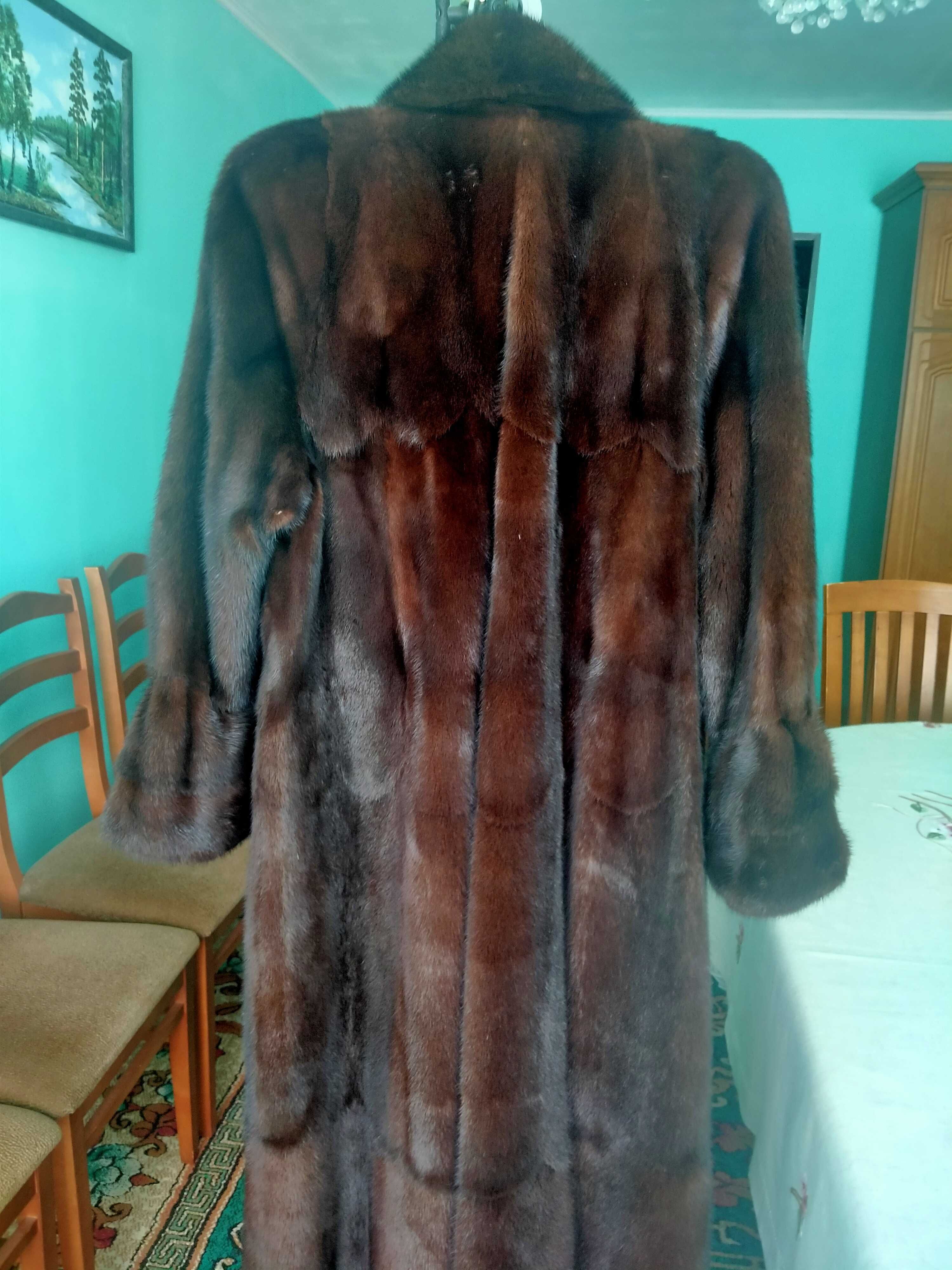 продам шубу норковую коричневую