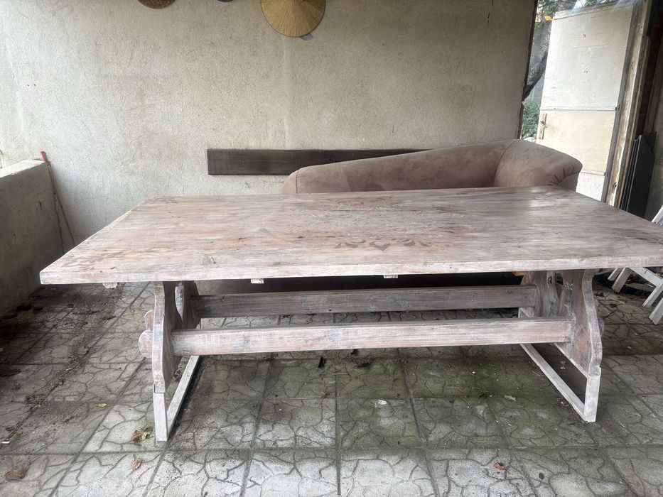 Маса от масивно дърво