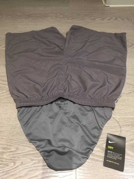 Спортивные брендовые шорты Nike. оригинальные 100%.