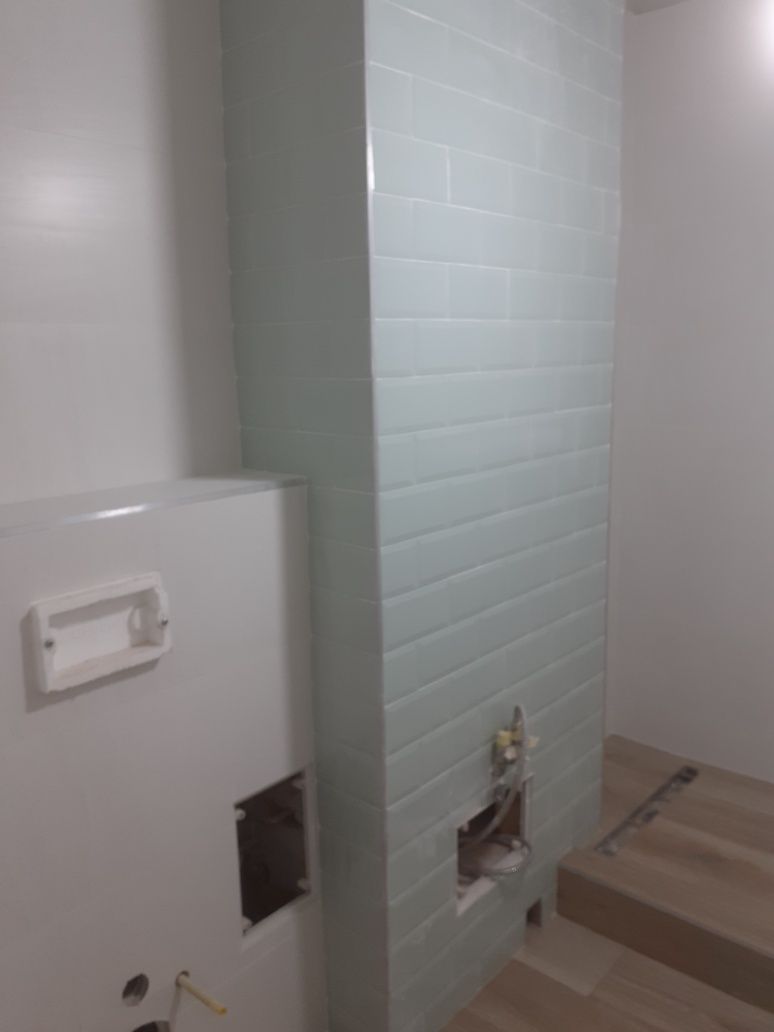 Execut lucrari de gresie, faianta ,rigips, glet, electricitate,