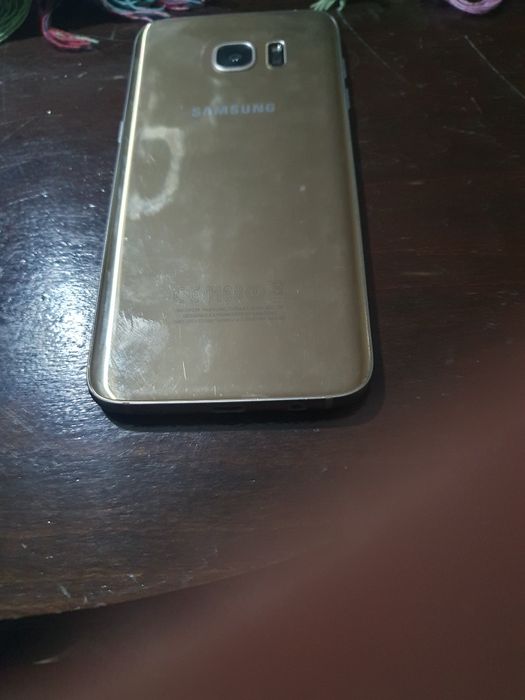Телефон Samsung Galaxy S7 edge