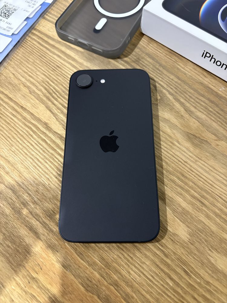 Iphone 16E 256GB Гаранция 24м.