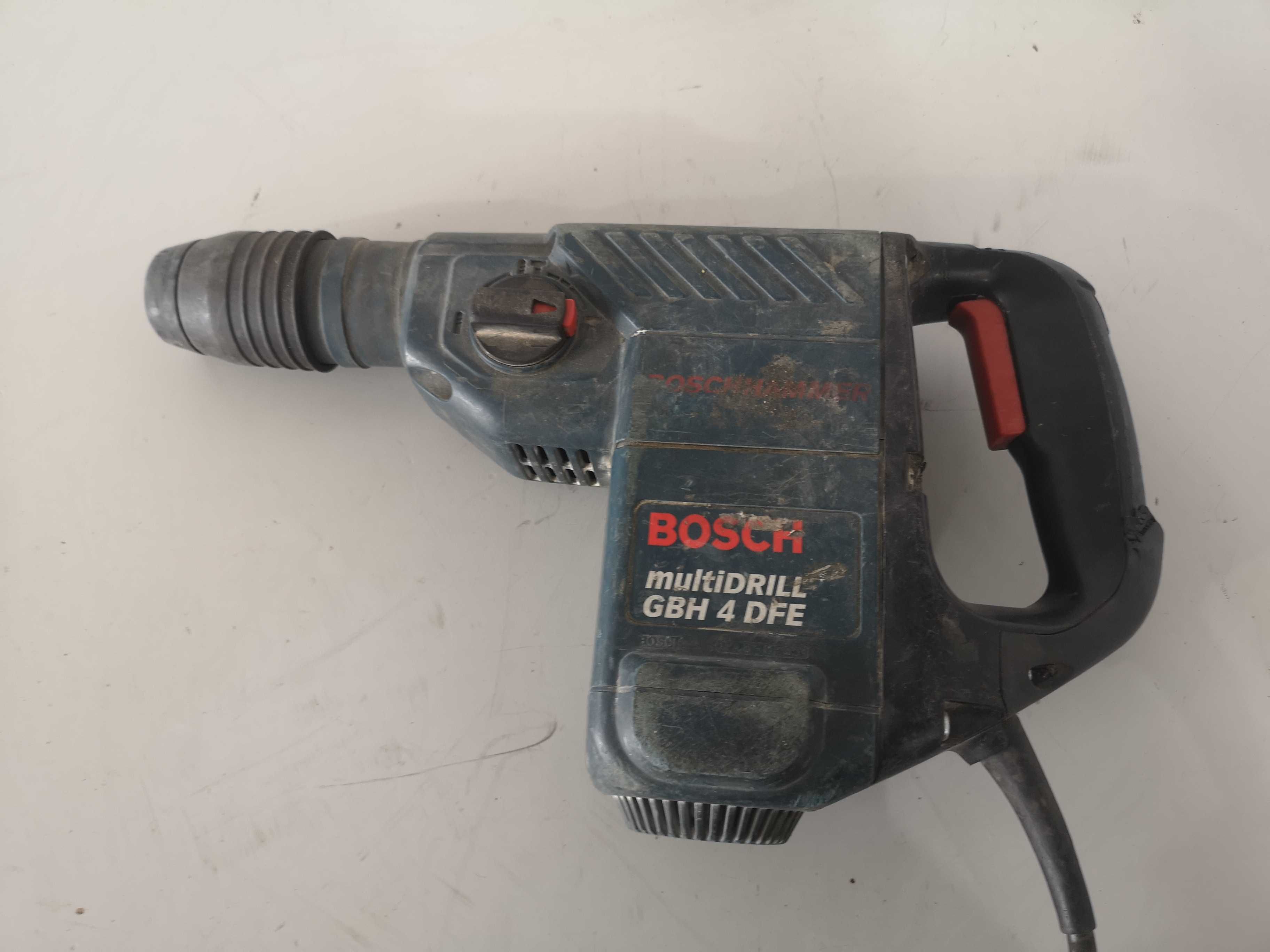 Перфоратор - Bosch 750W / 110V