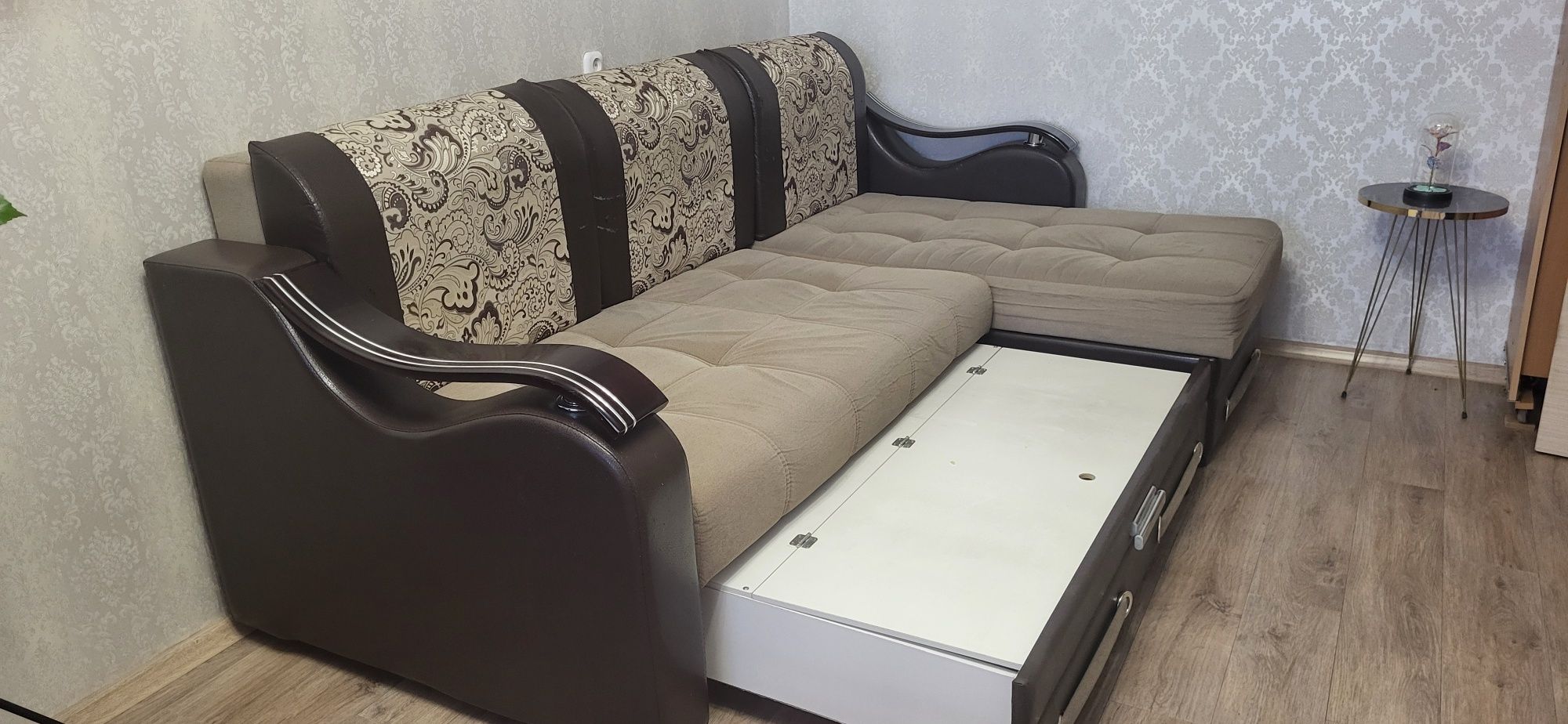 Продам диван угловой