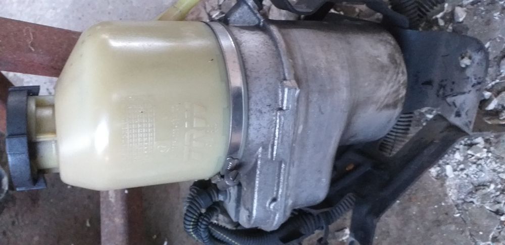 Pompă servodirectie opel astra  h 1.6 16 v  1.8 16 v