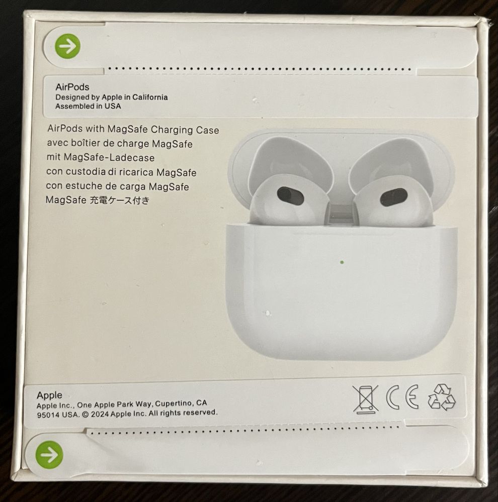Apple AirPods 3 with Lightning Charging Case белый
