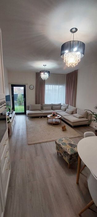 Casa individuală de vânzare