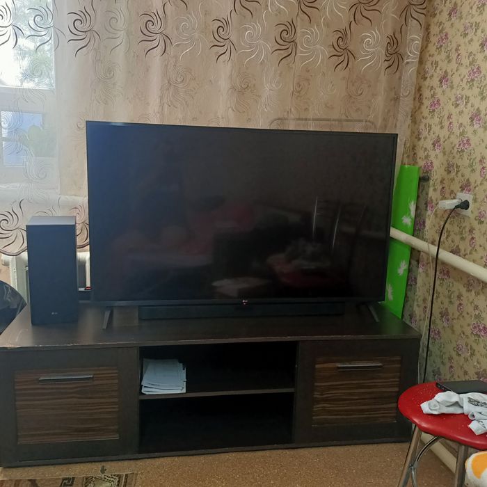 Продам телевизор LG.