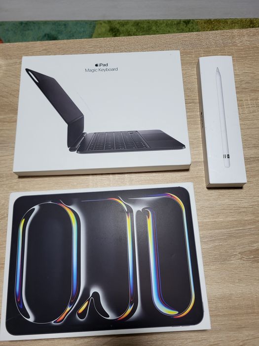 iPad Pro 11" (2024), M4, 256GB, Wi-Fi+cellular,  Magic Keyboard si Pen