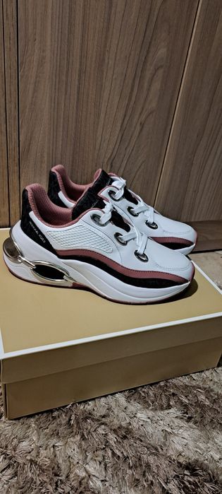 Нови оригинални сникърси Michael Kors