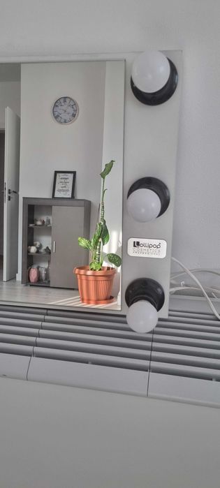 Hollywood oгледало с осветление