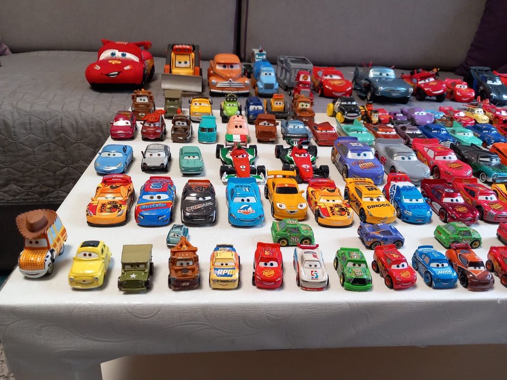 Mașinuțe Disney Cars.  Metal/ Plastic. Fulger MC Queen. Dinoco.