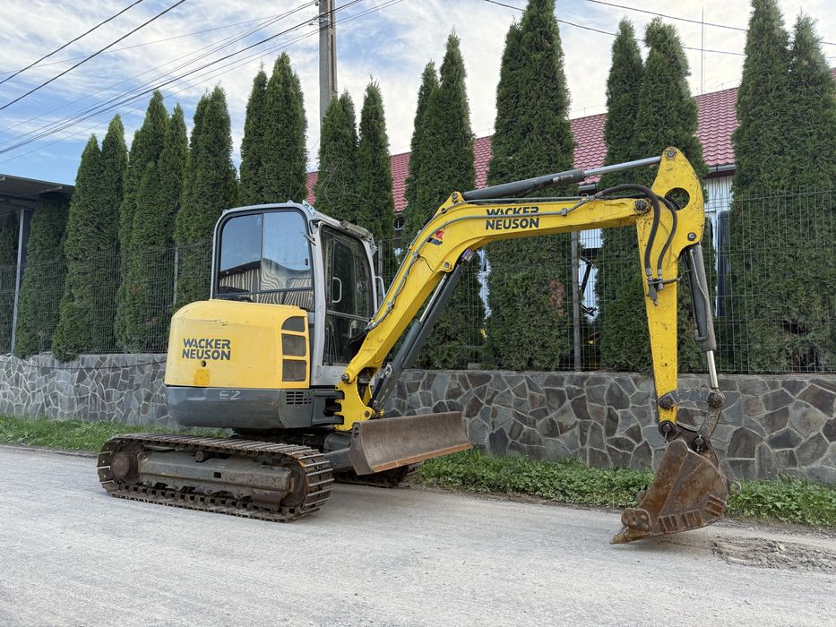 De vanzare sau da inchiriat Excavator Wacker Neuson