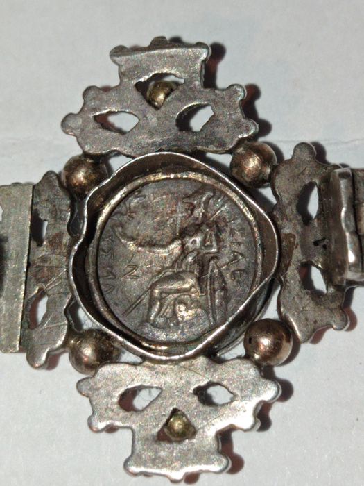 Vând/Schimb broșă veche nemarcată,posibil din argint.