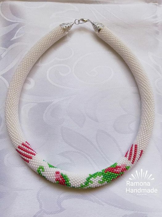 Coliere din mărgele