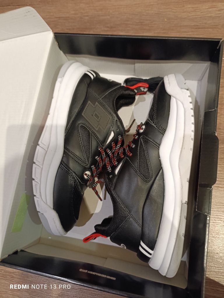Le Coq Sportif и Lotto естествена кожа