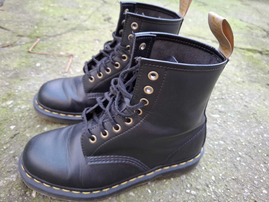 Bocanci de piele Dr. Martens, mărime 40-41