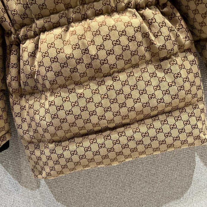 Geaca Gucci - calitate premium prezentare completa