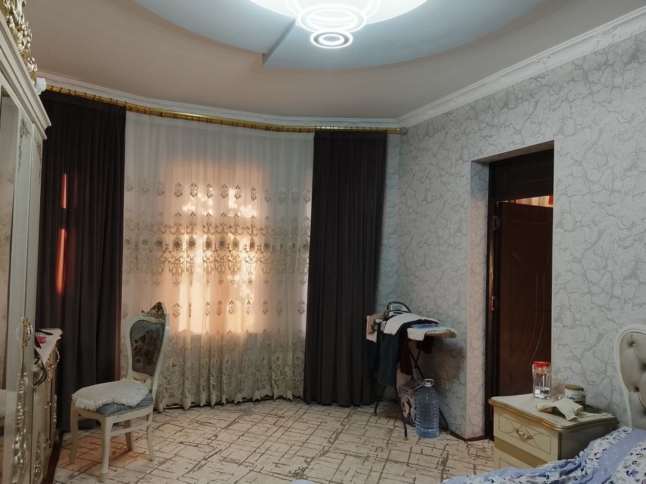 da srochniy  Bektemir tarafda 5 sotok 10 xonali uy srochni soti