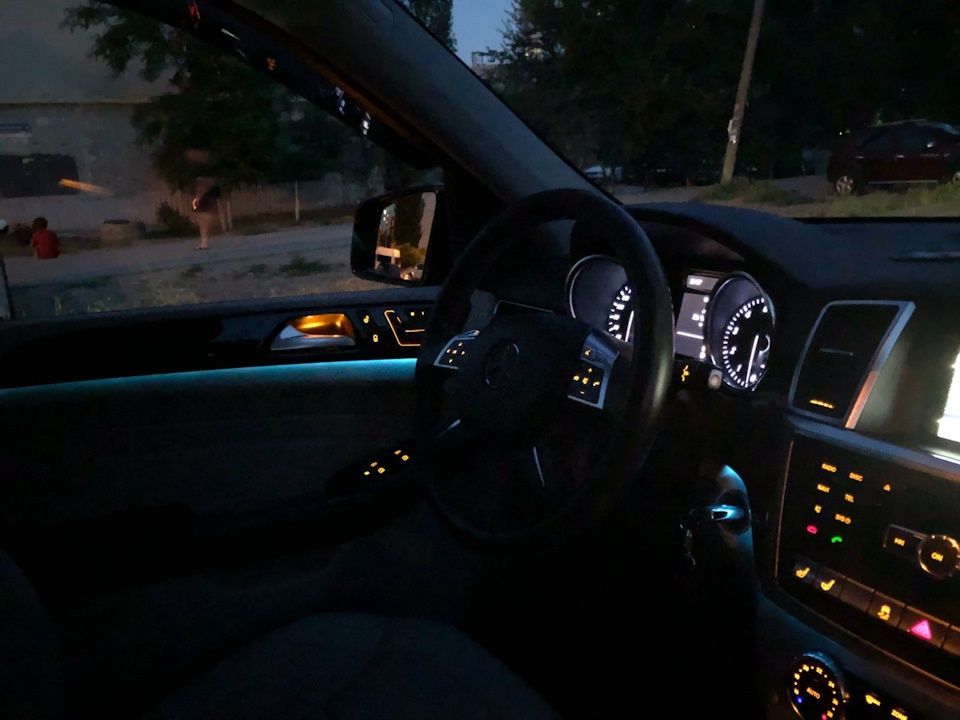 Мерцедес амбиентно осветление mercedes ambient light