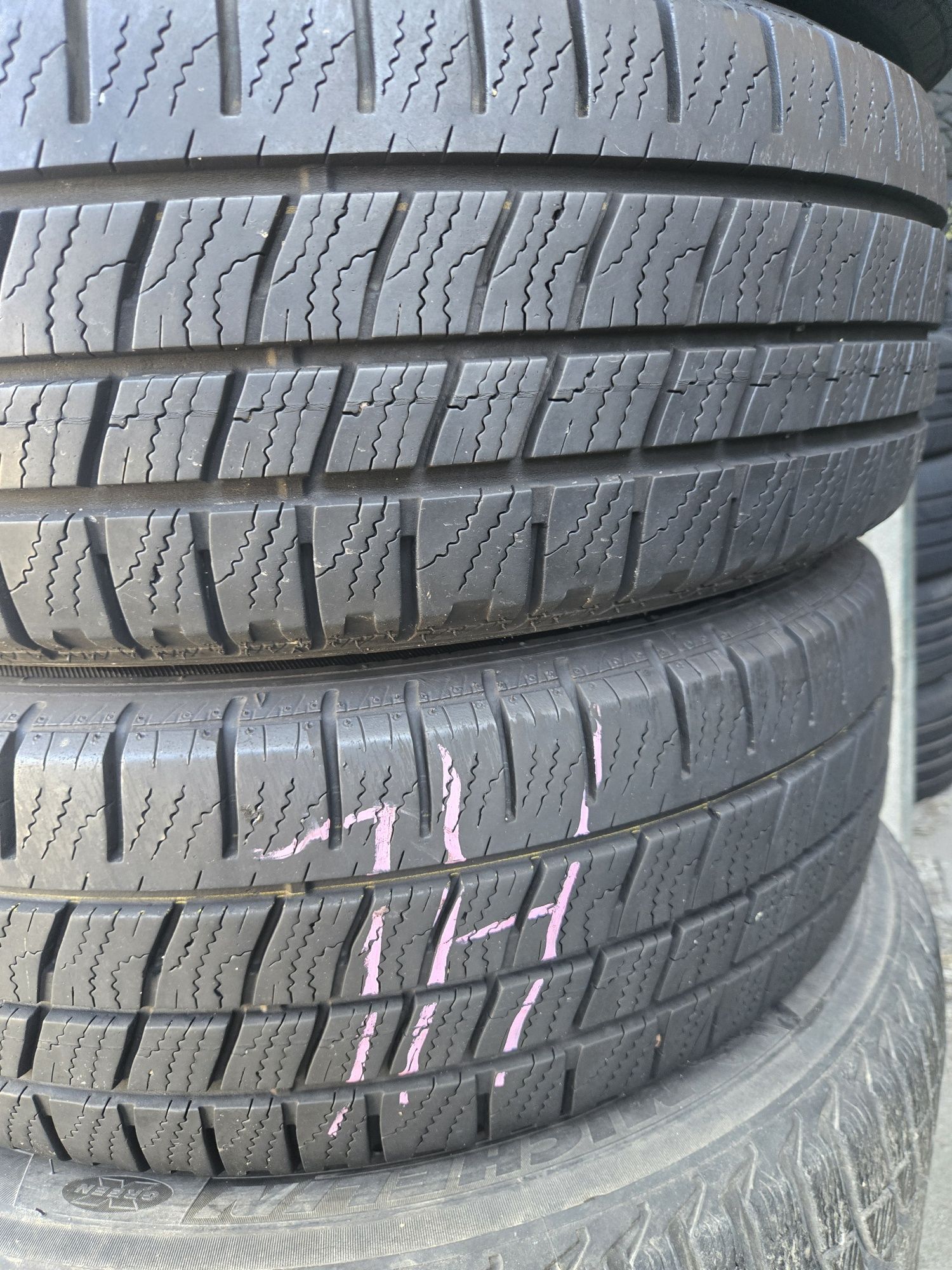 4бр. 205 65 16С Goodyear всесезонни.
