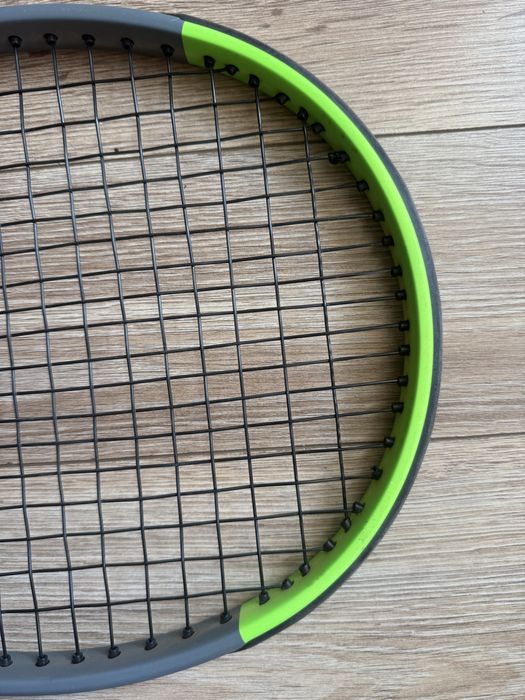 Продавам тенис ракета Wilson blade 295гр. 98
