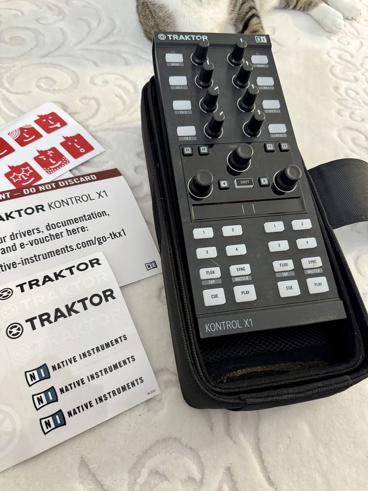 Traktor kontrol x1 ca NOU + case