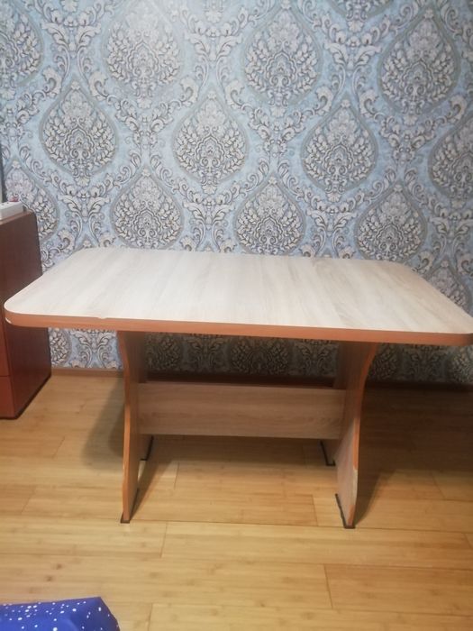 Продам стол б/у в хорошем состоянии
