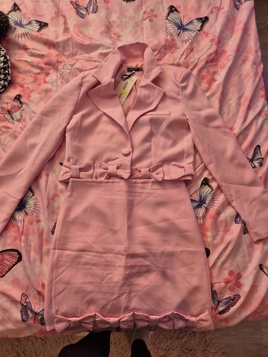 Продавам дрехи като нови