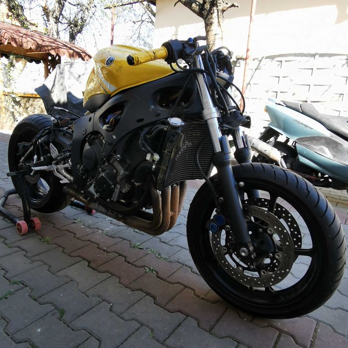 Dezmembrez Yamaha R6 03 05