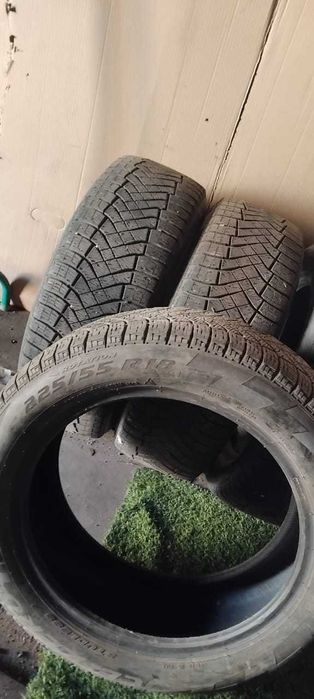 Продам резину  комплект зимние р18