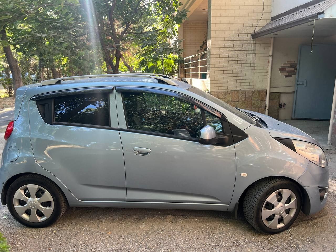 Продаю Chevrolet Spark 2015 года