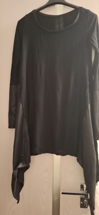 Bluza neagra in colturi