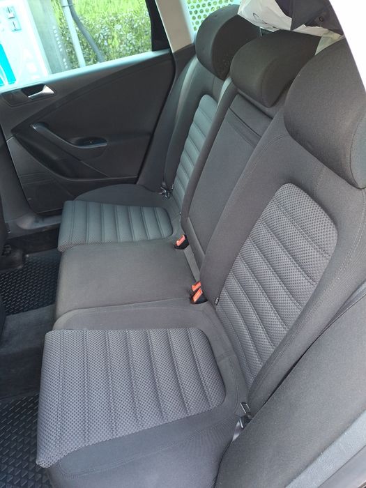 Vând Volkswagen Passat