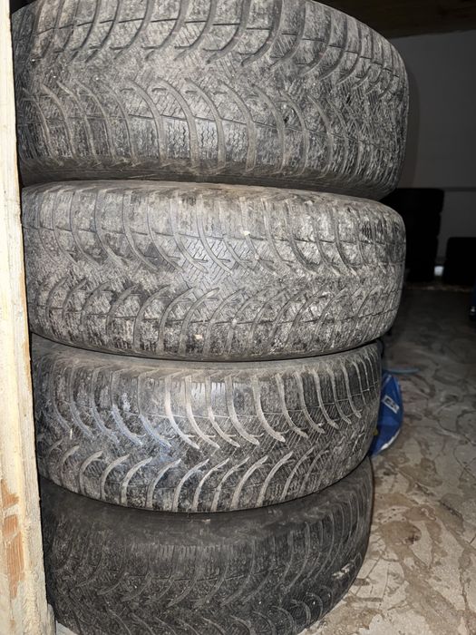 Anvelope de iarnă 195.65.15 Michelin + jante de tabla