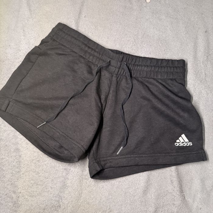 Pantaloni scurti adidas