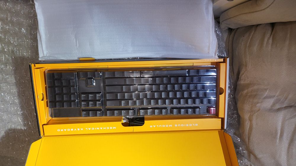 Нова ТОП геймърска клавиатура Glorious GMMK Full-Size RGB