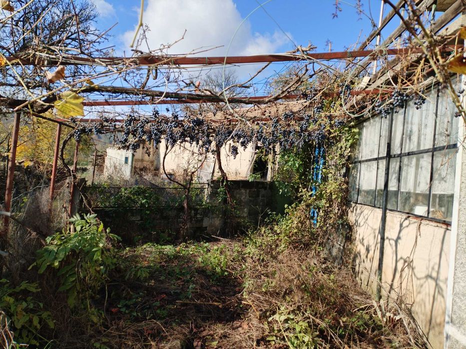 Имот с къща в С. Ягнило, Варна 30 000 Евро