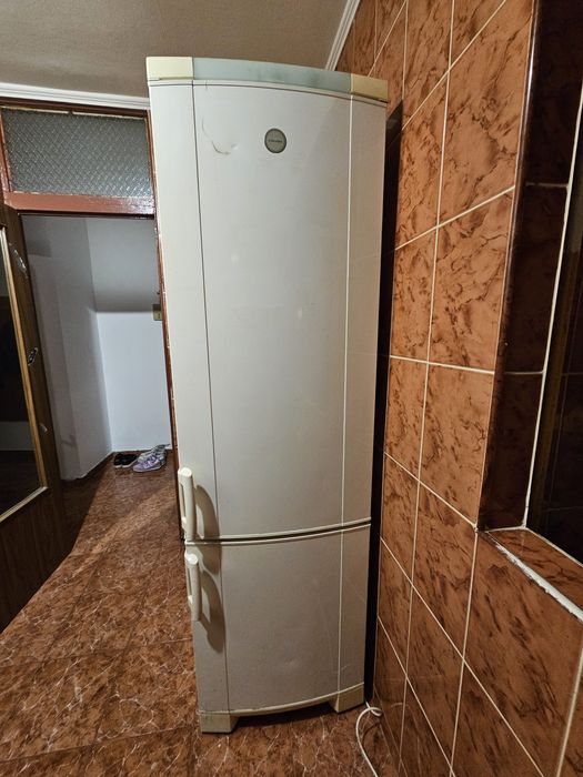 Frigider Electrolux