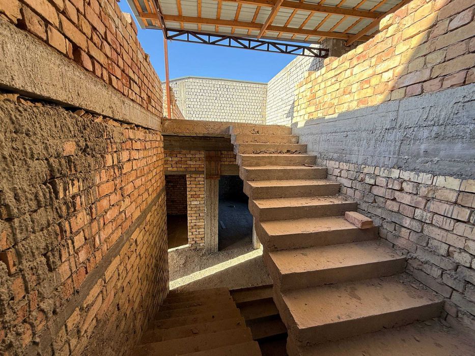 Срочно Продаётся 2-этажный коттедж в Тутзор МФЙ!!! Отличная локация!