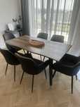 Table set with 6 dining chairs!