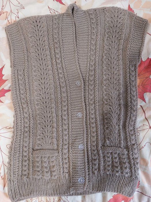 Безрукавки вязанные