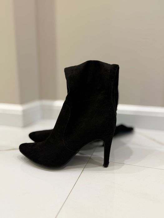 Дамски велурени чизми