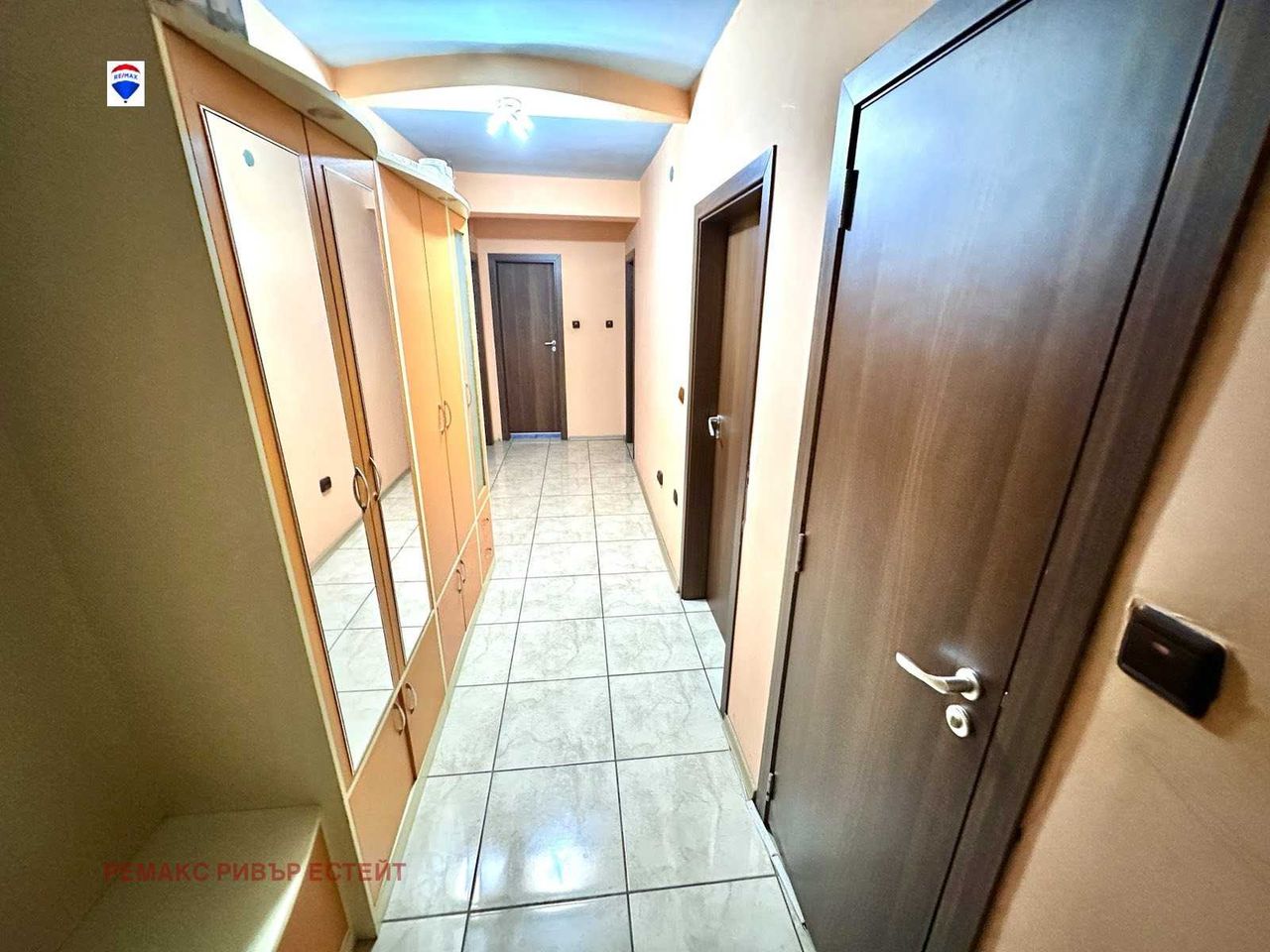 Продава се Тристаен апартамент в Русе, Център - 94 кв.м за 1479 €/кв.м - Снимка #3