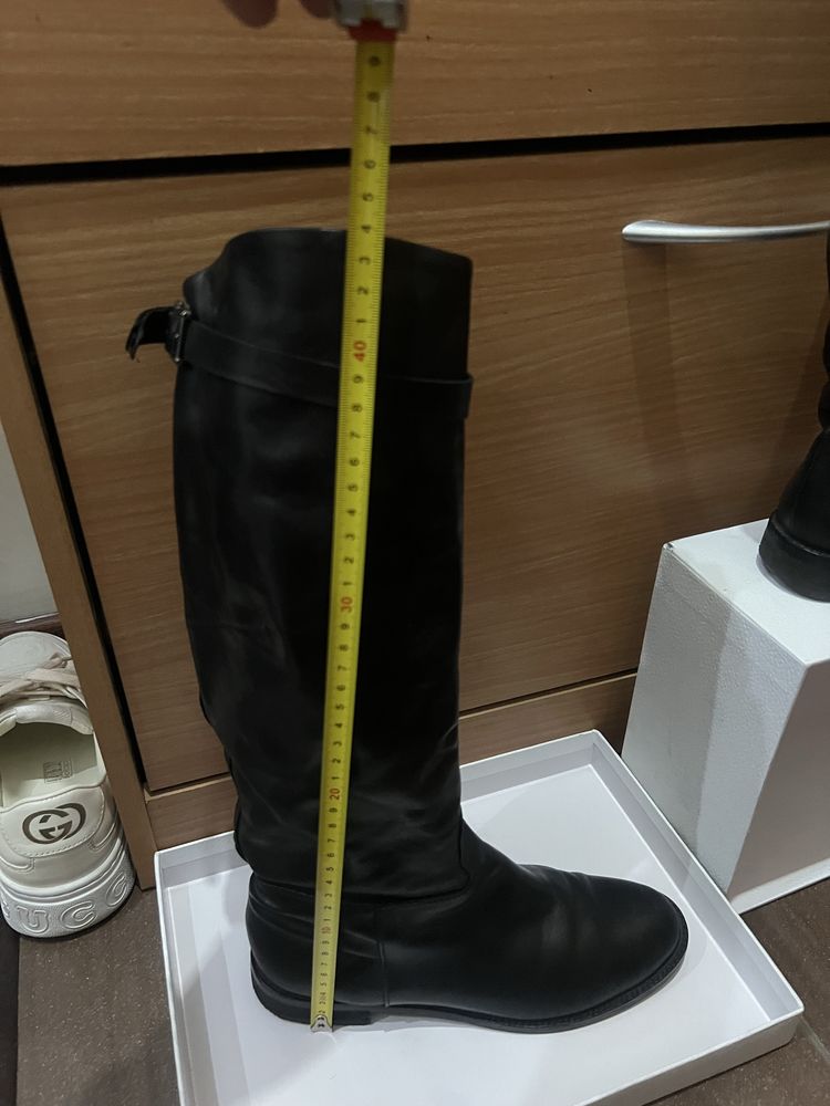 Продам итальянские дамские сапожки, без замков.
