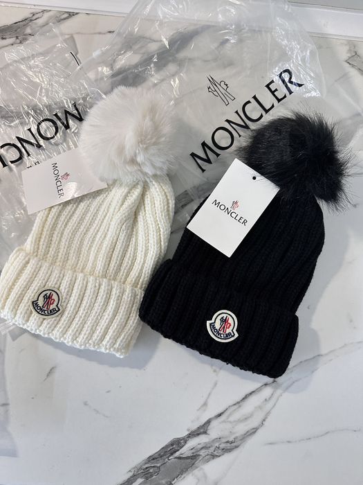 Дамска димна шапка с пух Moncler