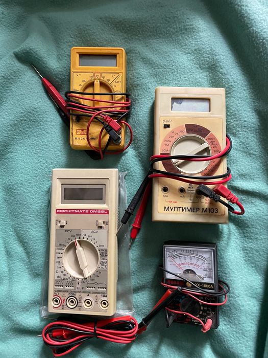 сервизни авто книжки и части за стар Мерцедес...